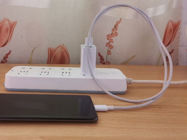 不同的手機數據線給手機充電的速度不一樣，為什么呢？